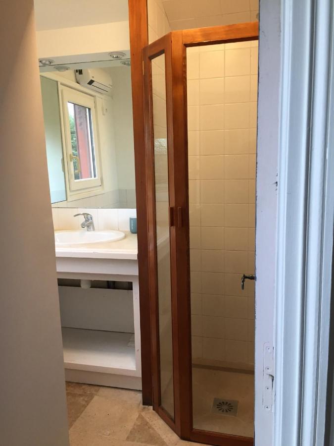 L' Huis-Au-Tilleul Quarre-les-Tombes Luaran gambar