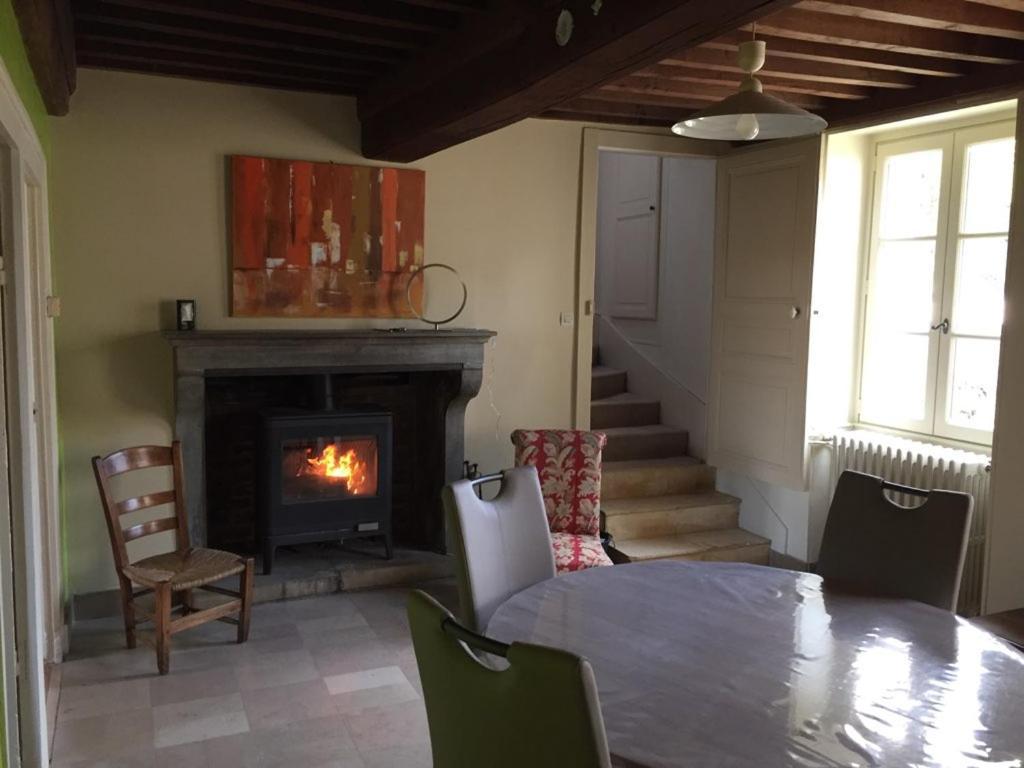 L' Huis-Au-Tilleul Quarre-les-Tombes Luaran gambar